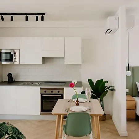 Apartment Mainstreet Designer 4 *