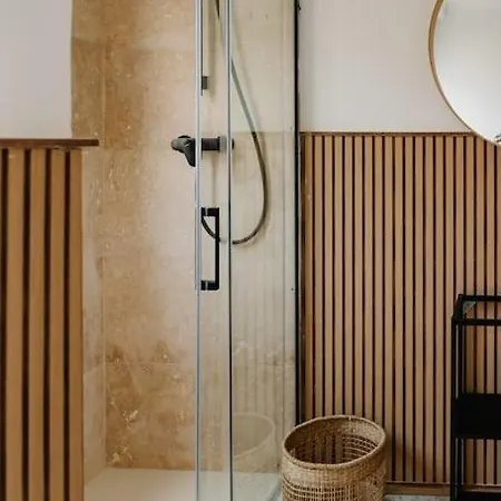 شقة Mainstreet Designer 4 سليمة