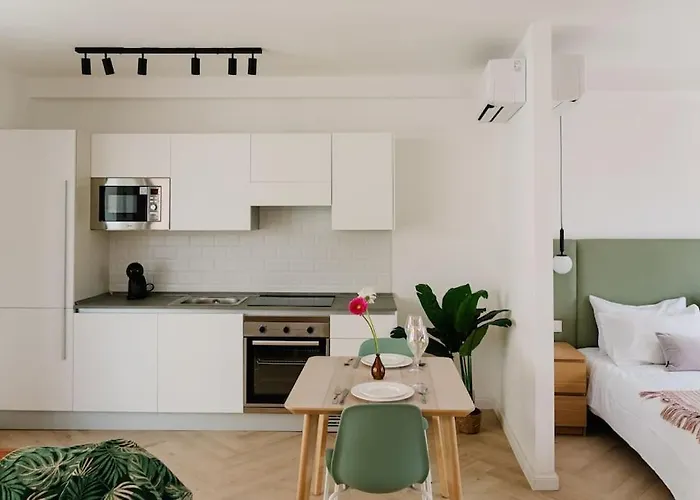 아파트 Mainstreet Designer 4 *